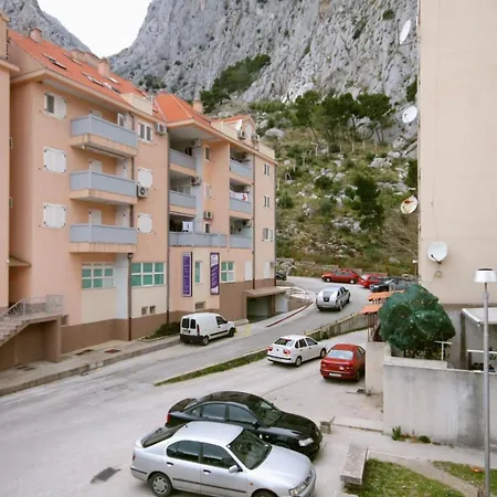 With A Parking Space - 5989